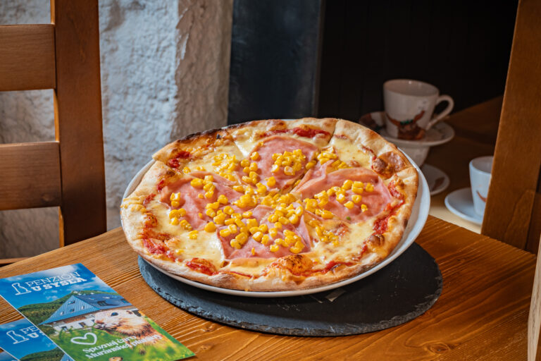Ham pizza